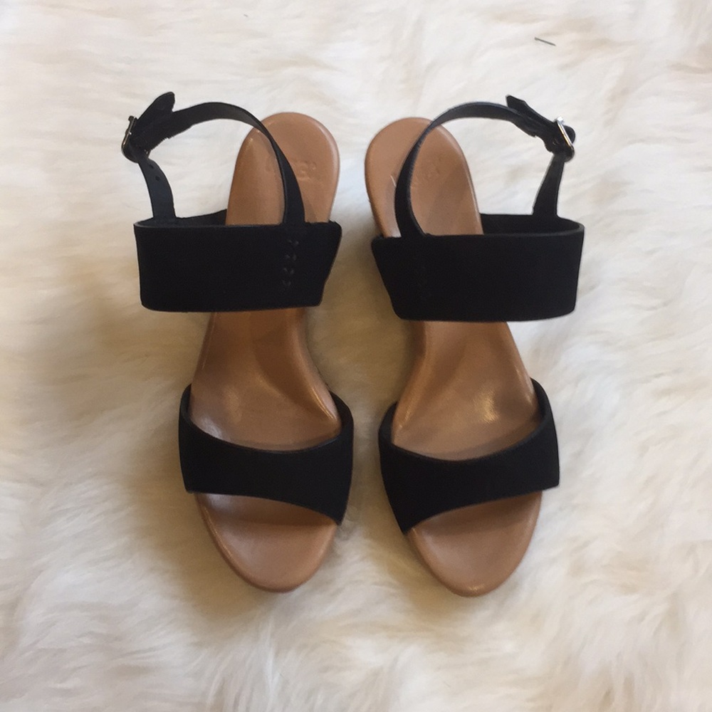Ugg black Wedge size 6